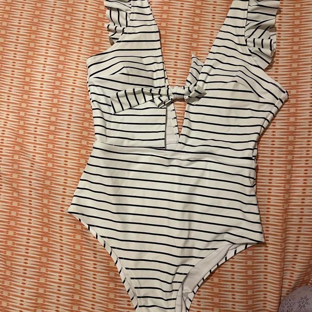 Cupshe Striped Ruffle Swimsuit - Picture 5 of 8